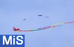 06.07.2025, Bad Wrishofen im Unterallgu, 60 Jahre Jubilumsflugtag des Modellflugplatz MFC-Bad Wrishofen,   Fuchsjagd mit zwei Modellen bei dem es darum geht, einem Modellflugzeug in der Luft, dem Fuchs ein 10 m langes buntes Band abzuschneiden.