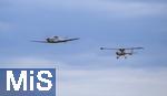 06.07.2025, Bad Wrishofen im Unterallgu, 60 Jahre Jubilumsflugtag des Modellflugplatz MFC-Bad Wrishofen, Auch Manntragende Flugzeuge bereichern die Show, Aerospool WT9 Dynamic, li: D-MHWR, einmotoriges zweisitziges 3-achsgesteuertes Ultraleichtflugzeug.  re: Flight Design CTSW, Dreiachsgesteuertes Ultraleichtflugzeug, D-MSGD, 