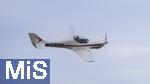 06.07.2025, Bad Wrishofen im Unterallgu, 60 Jahre Jubilumsflugtag des Modellflugplatz MFC-Bad Wrishofen, Auch Manntragende Flugzeuge bereichern die Show, Aerospool WT9 Dynamic, D-MHWR, einmotoriges zweisitziges 3-achsgesteuertes Ultraleichtflugzeug.  