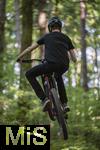 02.08.2025, Ferien in Bayern, viel Zeit fr Schulkinder fr ihre Freizeitaktivitten. Philipp aus Bad Wrishofen beim Mountainbiken im Wald, (Modelreleased) 