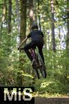 02.08.2025, Ferien in Bayern, viel Zeit fr Schulkinder fr ihre Freizeitaktivitten. Philipp aus Bad Wrishofen beim Mountainbiken im Wald, (Modelreleased) 