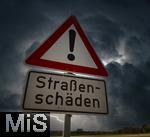 02.08.2025, Bad Wrishofen, Strassenschild warnt vor Strassenschden an einer Hauptstrasse.
