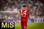 02.08.2025, Fussball Bundesliga 2025/2026, Freundschaftsspiel, FC Bayern Mnchen - Olympique Lyon, in der Allianz-Arena Mnchen,  Luis Diaz (FC Bayern Mnchen) von Hinten