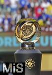 13.07.2025, FIFA Club World Cup 2025, Finale: Chelsea FC - Paris St. Germain, im MetLife Stadium (East Rutherford, NJ),  Siegerehrung nach dem Spiel. Die Trophe steht auf der Stele bereit. Mit der Gravur aller 211?FIFA-Mitgliedsverbnde, lebendigen Fussballszenen und Inschriften in 13?Sprachen und Braille vereint die Trophe die Welt, symbolisiert die Vergangenheit, Gegenwart und Zukunft und bewahrt so das Fussballerbe fr kommende Generationen.