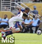 13.07.2025, FIFA Club World Cup 2025, Finale: Chelsea FC - Paris St. Germain, im MetLife Stadium (East Rutherford, NJ), Joao Pedro(FC Chelsea) gegen Lucas Beraldo (vorne, FC Paris Saint-Germain) 