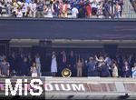 13.07.2025, FIFA Club World Cup 2025, Finale: Chelsea FC - Paris St. Germain, im MetLife Stadium (East Rutherford, NJ), Ehrengste auf der Tribne, v.li: Woody Johnson, Suzanne Ircha Johnson, Frau von Woody Johnson, Melania Trump, US Prsident Donald Trump, FIFA Prsident Gianni Infantino, Ehefrau von Infantino Leena Al Ashqar, 