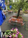 04.08.2025, Biergarten im Allgu (Bayern), nur leere Tische bei dem derzeit herrschenden nasskalten Regenwetter.  