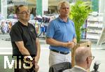 05.08.2025, Unterallgu, Therme Bad Wrishofen, im Sdseeparadies gibt es eine nderung nach 20 Jahren in der Gastronomie in der Thermengalleria. Thermengste knnen sich ab sofort auf ein neues kulinarisches Angebot freuen: VINO & GUSTO Ernesto erffnet sein neues Italienisches Spezialitten-Restaurant nach umfassenden Umbauten. Gastronom und Inhaber Ernesto Ianiro (li) mit Thermenbetreiber Jrg Wund (re) stellen das neue Konzept den geladenen Gsten vor.
