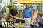 05.08.2025, Unterallgu, Therme Bad Wrishofen, im Sdseeparadies gibt es eine nderung nach 20 Jahren in der Gastronomie in der Thermengalleria. Thermengste knnen sich ab sofort auf ein neues kulinarisches Angebot freuen: VINO & GUSTO Ernesto erffnet sein neues Italienisches Spezialitten-Restaurant nach umfassenden Umbauten. Gastronom und Inhaber Ernesto Ianiro (re) mit Thermenbetreiber Jrg Wund (li) stellen das neue Konzept den geladenen Gsten vor. 
