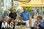 05.08.2025, Unterallgu, Therme Bad Wrishofen, im Sdseeparadies gibt es eine nderung nach 20 Jahren in der Gastronomie in der Thermengalleria. Thermengste knnen sich ab sofort auf ein neues kulinarisches Angebot freuen: VINO & GUSTO Ernesto erffnet sein neues Italienisches Spezialitten-Restaurant nach umfassenden Umbauten. Gastronom und Inhaber Ernesto Ianiro (re) mit Thermenbetreiber Jrg Wund (li) stellen das neue Konzept den geladenen Gsten vor. 