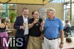 05.08.2025, Unterallgu, Therme Bad Wrishofen, im Sdseeparadies gibt es eine nderung nach 20 Jahren in der Gastronomie in der Thermengalleria. Thermengste knnen sich ab sofort auf ein neues kulinarisches Angebot freuen: VINO & GUSTO Ernesto erffnet sein neues Italienisches Spezialitten-Restaurant nach umfassenden Umbauten. Gastronom und Inhaber Ernesto Ianiro (mitte), re: Jrg Wund Thermengeschftsfhrer,  mit Brgermeister Stefan Welzel (li, Bad Wrishofen)