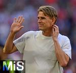 07.08.2025, Fussball Bundesliga 2025/2026, Freundschaftsspiel, Telekom-Cup, FC Bayern Mnchen - Tottenham Hotspur, in der Allianz-Arena Mnchen, Sportdirektor Christoph Freund (Bayern Mnchen) nachdenklich.