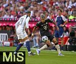 07.08.2025, Fussball Bundesliga 2025/2026, Freundschaftsspiel, Telekom-Cup, FC Bayern Mnchen - Tottenham Hotspur, in der Allianz-Arena Mnchen, v.l. Pedro Porro (Tottenham Hotspur) gegen Luis Diaz (FC Bayern Mnchen) 