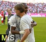 07.08.2025, Fussball Bundesliga 2025/2026, Freundschaftsspiel, Telekom-Cup, FC Bayern Mnchen - Tottenham Hotspur, in der Allianz-Arena Mnchen, v.l. Mathys Tel (Tottenham Hotspur) und Sportdirektor Christoph Freund (Bayern Mnchen) 