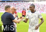 07.08.2025, Fussball Bundesliga 2025/2026, Freundschaftsspiel, Telekom-Cup, FC Bayern Mnchen - Tottenham Hotspur, in der Allianz-Arena Mnchen, v.l. Mathys Tel (Tottenham Hotspur) und Sportvorstand Max Eberl (Bayern Mnchen) 