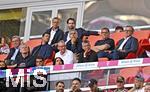 07.08.2025, Fussball Bundesliga 2025/2026, Freundschaftsspiel, Telekom-Cup, FC Bayern Mnchen - Tottenham Hotspur, in der Allianz-Arena Mnchen, Finanzvorstand Dr. Michael Diederich (Bayern Mnchen), neben Sportvorstand Max Eberl (Bayern Mnchen) und Vorstandsvorsitzender Jan-Christian Dreesen (FC Bayern Mnchen) 