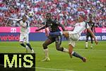 07.08.2025, Fussball Bundesliga 2025/2026, Freundschaftsspiel, Telekom-Cup, FC Bayern Mnchen - Tottenham Hotspur, in der Allianz-Arena Mnchen, v.l. Dayot Upamecano (FC Bayern Mnchen) gegen Micky van de Ven (Tottenham Hotspur) 
