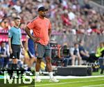 07.08.2025, Fussball Bundesliga 2025/2026, Freundschaftsspiel, Telekom-Cup, FC Bayern Mnchen - Tottenham Hotspur, in der Allianz-Arena Mnchen, Trainer Vincent Kompany (FC Bayern Mnchen) nachdenklich.
