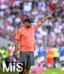 07.08.2025, Fussball Bundesliga 2025/2026, Freundschaftsspiel, Telekom-Cup, FC Bayern Mnchen - Tottenham Hotspur, in der Allianz-Arena Mnchen, Trainer Vincent Kompany (FC Bayern Mnchen) gestikuliert