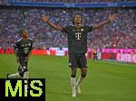 07.08.2025, Fussball Bundesliga 2025/2026, Freundschaftsspiel, Telekom-Cup, FC Bayern Mnchen - Tottenham Hotspur, in der Allianz-Arena Mnchen, Wisdom Mike (li, FC Bayern Mnchen) und Jonah Kusi-Asare (re, Bayern Mnchen) jubeln