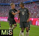 07.08.2025, Fussball Bundesliga 2025/2026, Freundschaftsspiel, Telekom-Cup, FC Bayern Mnchen - Tottenham Hotspur, in der Allianz-Arena Mnchen, v.l. Lennart Karl (Bayern Mnchen) und Jonah Kusi-Asare (Bayern Mnchen) jubeln.