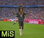 07.08.2025, Fussball Bundesliga 2025/2026, Freundschaftsspiel, Telekom-Cup, FC Bayern Mnchen - Tottenham Hotspur, in der Allianz-Arena Mnchen, Torjubel : Wisdom Mike (FC Bayern Mnchen) hpft auf Jonah Kusi-Asare (Bayern Mnchen) 