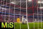 07.08.2025, Fussball Bundesliga 2025/2026, Freundschaftsspiel, Telekom-Cup, FC Bayern Mnchen - Tottenham Hotspur, in der Allianz-Arena Mnchen, Torwart Guglielmo Vicario (Tottenham Hotspur) sitzt geschlagen am Boden, das Gegentor zum 4:0 vom FC Bayern konnte er nicht abwehren. li: Lennart Karl (Bayern Mnchen) jubelt 