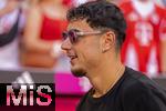07.08.2025, Fussball Bundesliga 2025/2026, Freundschaftsspiel, Telekom-Cup, FC Bayern Mnchen - Tottenham Hotspur, in der Allianz-Arena Mnchen, Aleksandar Pavlovic (Bayern Mnchen) mit Sonnebrille von PRADA
