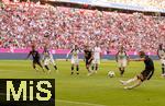 07.08.2025, Fussball Bundesliga 2025/2026, Freundschaftsspiel, Telekom-Cup, FC Bayern Mnchen - Tottenham Hotspur, in der Allianz-Arena Mnchen, Harry Kane (FC Bayern Mnchen) bei seinem vergebenen Elfmeter wegen Ausrutscher.