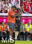 07.08.2025, Fussball Bundesliga 2025/2026, Freundschaftsspiel, Telekom-Cup, FC Bayern Mnchen - Tottenham Hotspur, in der Allianz-Arena Mnchen, Trainer Vincent Kompany (FC Bayern Mnchen) gibt Wisdom Mike (FC Bayern Mnchen) Anweisungen.