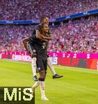 07.08.2025, Fussball Bundesliga 2025/2026, Freundschaftsspiel, Telekom-Cup, FC Bayern Mnchen - Tottenham Hotspur, in der Allianz-Arena Mnchen, Torjubel v.li: Wisdom Mike (FC Bayern Mnchen) mit Jonah Kusi-Asare (Bayern Mnchen) 