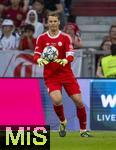 07.08.2025, Fussball Bundesliga 2025/2026, Freundschaftsspiel, Telekom-Cup, FC Bayern Mnchen - Tottenham Hotspur, in der Allianz-Arena Mnchen, Torwart Manuel Neuer (FC Bayern Mnchen) hat den Ball sicher 