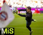 07.08.2025, Fussball Bundesliga 2025/2026, Freundschaftsspiel, Telekom-Cup, FC Bayern Mnchen - Tottenham Hotspur, in der Allianz-Arena Mnchen, Torwart Manuel Neuer (FC Bayern Mnchen) wrmt sich auf
