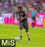 07.08.2025, Fussball Bundesliga 2025/2026, Freundschaftsspiel, Telekom-Cup, FC Bayern Mnchen - Tottenham Hotspur, in der Allianz-Arena Mnchen, Wisdom Mike (FC Bayern Mnchen) am Ball 