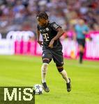 07.08.2025, Fussball Bundesliga 2025/2026, Freundschaftsspiel, Telekom-Cup, FC Bayern Mnchen - Tottenham Hotspur, in der Allianz-Arena Mnchen, Wisdom Mike (FC Bayern Mnchen) am Ball 