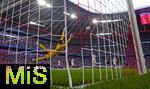 07.08.2025, Fussball Bundesliga 2025/2026, Freundschaftsspiel, Telekom-Cup, FC Bayern Mnchen - Tottenham Hotspur, in der Allianz-Arena Mnchen, Torschuss zum 3:0 von Lennart Karl (hinten mitte, Bayern Mnchen), Torwart Guglielmo Vicario (Tottenham Hotspur) fliegt vergeblich.