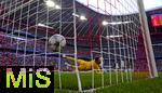 07.08.2025, Fussball Bundesliga 2025/2026, Freundschaftsspiel, Telekom-Cup, FC Bayern Mnchen - Tottenham Hotspur, in der Allianz-Arena Mnchen, Torschuss zum 3:0 von Lennart Karl (hinten mitte, Bayern Mnchen), Torwart Guglielmo Vicario (Tottenham Hotspur) fliegt vergeblich.