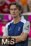 07.08.2025, Fussball Bundesliga 2025/2026, Freundschaftsspiel, Telekom-Cup, FC Bayern Mnchen - Tottenham Hotspur, in der Allianz-Arena Mnchen, Trainer Thomas Frank (Tottenham Hotspur) nachdenklich 