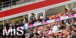 07.08.2025, Fussball Bundesliga 2025/2026, Freundschaftsspiel, Telekom-Cup, FC Bayern Mnchen - Tottenham Hotspur, in der Allianz-Arena Mnchen, Ehrengastbereich, Vereinsfhrung FC Bayern mit , Ex-Prsident und Aufsichtsratsvorsitzender Karl Hopfner (FC Bayern Mnchen), Geschftsfhrer Michael Diederich (FC Bayern Mnchen), Sportvorstand Max Eberl (Bayern Mnchen), Vorstandsvorsitzender Jan-Christian Dreesen (FC Bayern Mnchen),  Prsident Herbert Hainer (FC Bayern), Michael Ballack, 