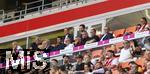 07.08.2025, Fussball Bundesliga 2025/2026, Freundschaftsspiel, Telekom-Cup, FC Bayern Mnchen - Tottenham Hotspur, in der Allianz-Arena Mnchen, Ehrengastbereich, Vereinsfhrung FC Bayern mit , Ex-Prsident und Aufsichtsratsvorsitzender Karl Hopfner (FC Bayern Mnchen), Geschftsfhrer Michael Diederich (FC Bayern Mnchen), Sportvorstand Max Eberl (Bayern Mnchen), Vorstandsvorsitzender Jan-Christian Dreesen (FC Bayern Mnchen),  Prsident Herbert Hainer (FC Bayern), Michael Ballack, 