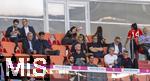 07.08.2025, Fussball Bundesliga 2025/2026, Freundschaftsspiel, Telekom-Cup, FC Bayern Mnchen - Tottenham Hotspur, in der Allianz-Arena Mnchen,  Ehrengastbereich mit Geraldine Ponce (mitte mit Handy) der Ehefrau von Luis Diaz (FC Bayern Mnchen), Vereinsfhrung FC Bayern mit , Ex-Prsident und Aufsichtsratsvorsitzender Karl Hopfner (FC Bayern Mnchen), Geschftsfhrer Michael Diederich (FC Bayern Mnchen), Sportvorstand Max Eberl (Bayern Mnchen), Vorstandsvorsitzender Jan-Christian Dreesen (FC Bayern Mnchen),  Prsident Herbert Hainer (FC Bayern), Michael Ballack, 