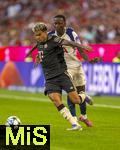 07.08.2025, Fussball Bundesliga 2025/2026, Freundschaftsspiel, Telekom-Cup, FC Bayern Mnchen - Tottenham Hotspur, in der Allianz-Arena Mnchen, Luis Diaz (FC Bayern Mnchen) im Zweikampf 