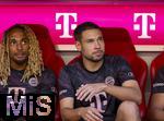07.08.2025, Fussball Bundesliga 2025/2026, Freundschaftsspiel, Telekom-Cup, FC Bayern Mnchen - Tottenham Hotspur, in der Allianz-Arena Mnchen, Sacha Boey (FC Bayern Mnchen) und Raphael Guerreiro (FC Bayern Mnchen) auf der Bank 