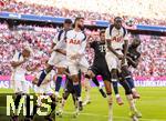 07.08.2025, Fussball Bundesliga 2025/2026, Freundschaftsspiel, Telekom-Cup, FC Bayern Mnchen - Tottenham Hotspur, in der Allianz-Arena Mnchen, Rodrigo Bentancur (Tottenham Hotspur), Pape Matar Sarr (Tottenham Hotspur), Leon Goretzka (FC Bayern Mnchen), Dayot Upamecano (FC Bayern Mnchen) , Richarlison (Tottenham Hotspur), im Luftkampf