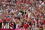 07.08.2025, Fussball Bundesliga 2025/2026, Freundschaftsspiel, Telekom-Cup, FC Bayern Mnchen - Tottenham Hotspur, in der Allianz-Arena Mnchen, Fans machen die Laola-Welle