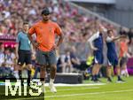 07.08.2025, Fussball Bundesliga 2025/2026, Freundschaftsspiel, Telekom-Cup, FC Bayern Mnchen - Tottenham Hotspur, in der Allianz-Arena Mnchen, Trainer Vincent Kompany (FC Bayern Mnchen) nachdenklich 