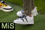 07.08.2025, Fussball Bundesliga 2025/2026, Freundschaftsspiel, Telekom-Cup, FC Bayern Mnchen - Tottenham Hotspur, in der Allianz-Arena Mnchen, re: Rafinha (Ex-FC Spieler) beim Tlekom Interview, detail seine Schuhe von Dolce Gabana