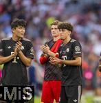 07.08.2025, Fussball Bundesliga 2025/2026, Freundschaftsspiel, Telekom-Cup, FC Bayern Mnchen - Tottenham Hotspur, in der Allianz-Arena Mnchen, v.li: Min-jae Kim (Bayern Mnchen, Minjae Kim), Torwart Jonas Urbig (FC Bayern Mnchen), David Santos Daiber (Bayern Mnchen) 