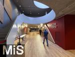 07.08.2025, Fussball Bundesliga 2025/2026, Freundschaftsspiel, Telekom-Cup, FC Bayern Mnchen - Tottenham Hotspur, in der Allianz-Arena Mnchen, NEUES WELCOME CENTER AUF DER EBENE 0 UND GENDERTE PARKHAUSZUGNGE. Der neue zentrale Eingangs- und Empfangsbereich, der direkt nach der Zufahrt (Schrankenanlage) auf der Ebene 0 entstanden ist. Dieses Welcome Center dient als zentraler Zugang fr Hospitalitygste und Medienvertreter, die zuknftig ber die Parkhuser P1-P3 anreisen. Hierfr wurden auch zustzliche Fahrsthle errichtet, um von der Esplanade zum neuen Welcome Center zu gelangen.
