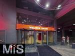 07.08.2025, Fussball Bundesliga 2025/2026, Freundschaftsspiel, Telekom-Cup, FC Bayern Mnchen - Tottenham Hotspur, in der Allianz-Arena Mnchen, NEUES WELCOME CENTER AUF DER EBENE 0 UND GENDERTE PARKHAUSZUGNGE. Der neue zentrale Eingangs- und Empfangsbereich, der direkt nach der Zufahrt (Schrankenanlage) auf der Ebene 0 entstanden ist. Dieses Welcome Center dient als zentraler Zugang fr Hospitalitygste und Medienvertreter, die zuknftig ber die Parkhuser P1-P3 anreisen. Hierfr wurden auch zustzliche Fahrsthle errichtet, um von der Esplanade zum neuen Welcome Center zu gelangen.